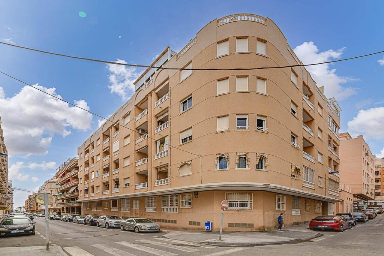 Cozy Appartment Torrevieja At Irina Dış mekan fotoğraf