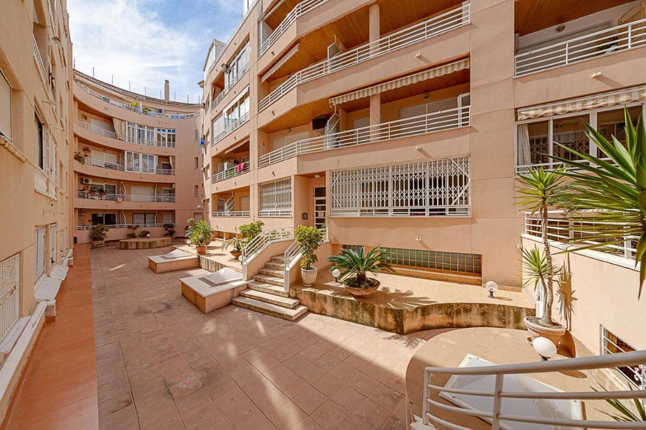 Cozy Appartment Torrevieja At Irina Dış mekan fotoğraf
